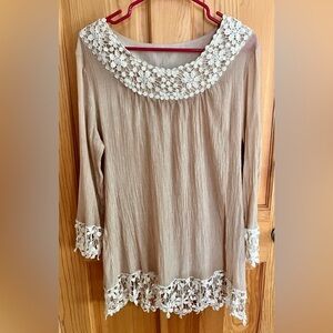 Cal Style USA Elegant Lace Trim Women's Top Size 2XL Beige Wrinkle Free Travel